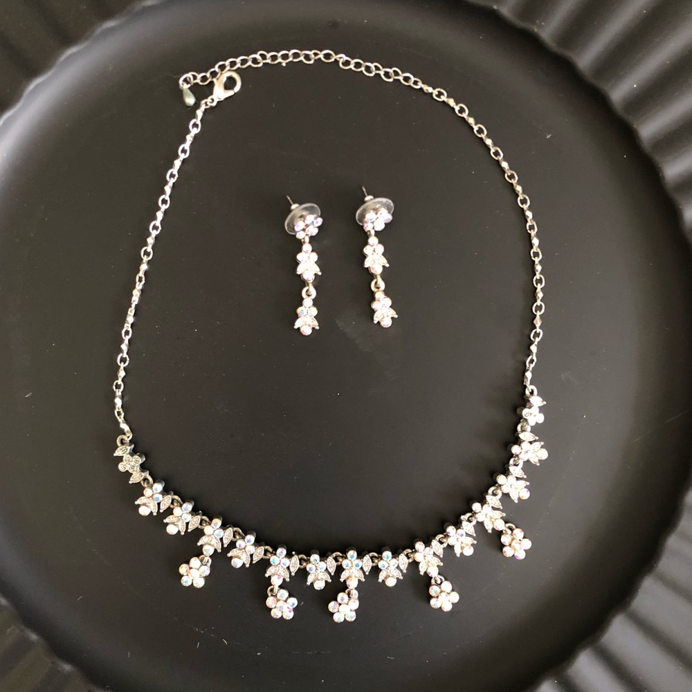 Cache Iridescent Necklace and Earring Set
